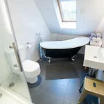 Golding - Flat 2 *