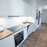 Golding - Flat 2 Апартаменты *