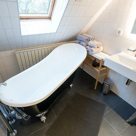 Daire Golding - Flat 2