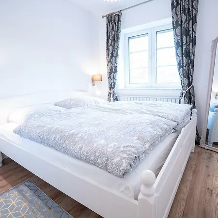 Daire Golding - Flat 2 Dresden