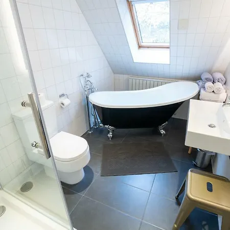 Golding - Flat 2 *